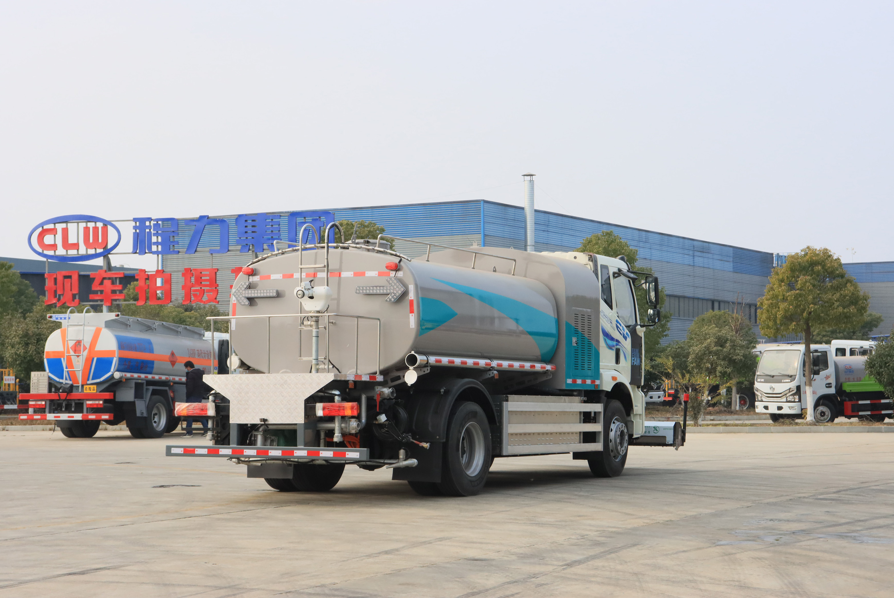 FAW解放純電動(dòng)10方多功能清洗車(chē)圖片4