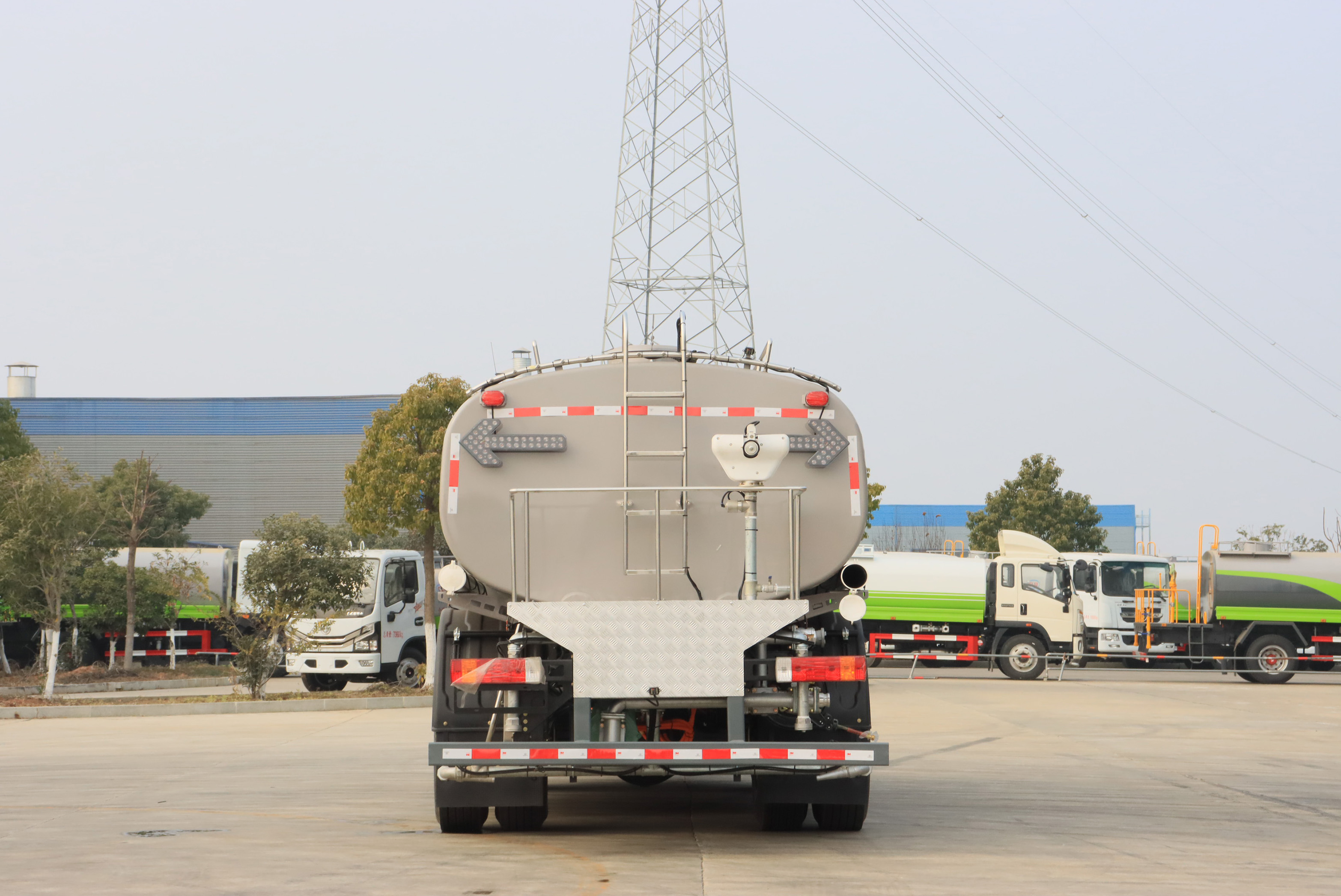 FAW解放純電動(dòng)10方多功能清洗車(chē)圖片5
