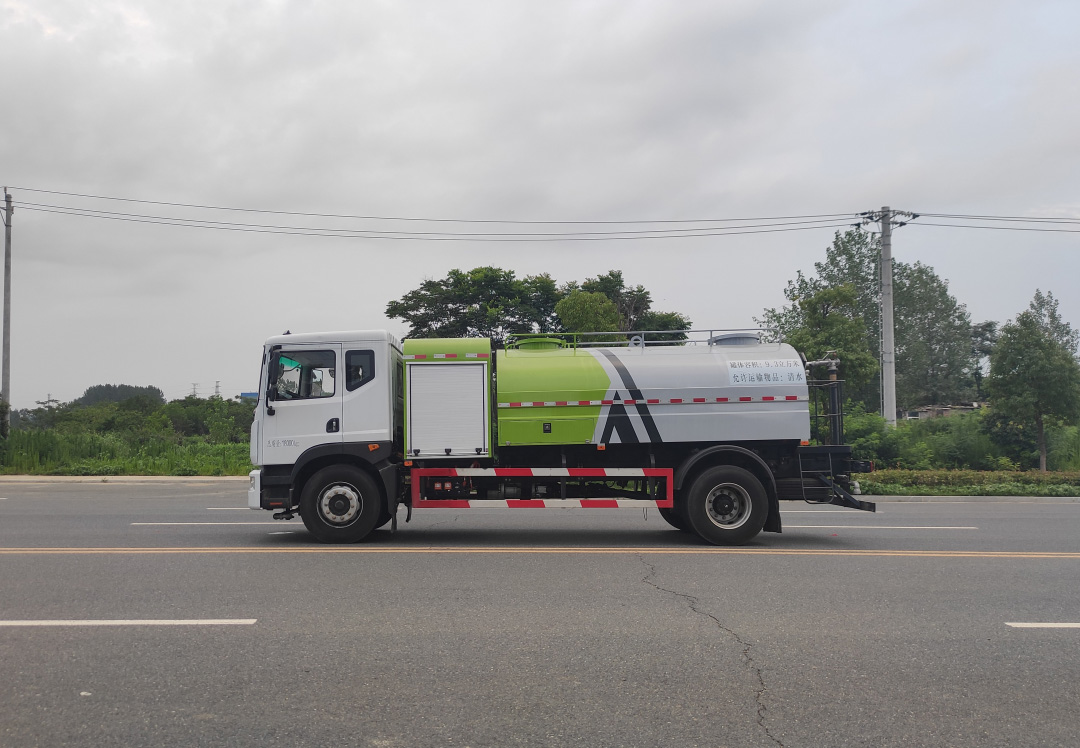 新能源東風(fēng)D9純電動綠化灑水車圖片4