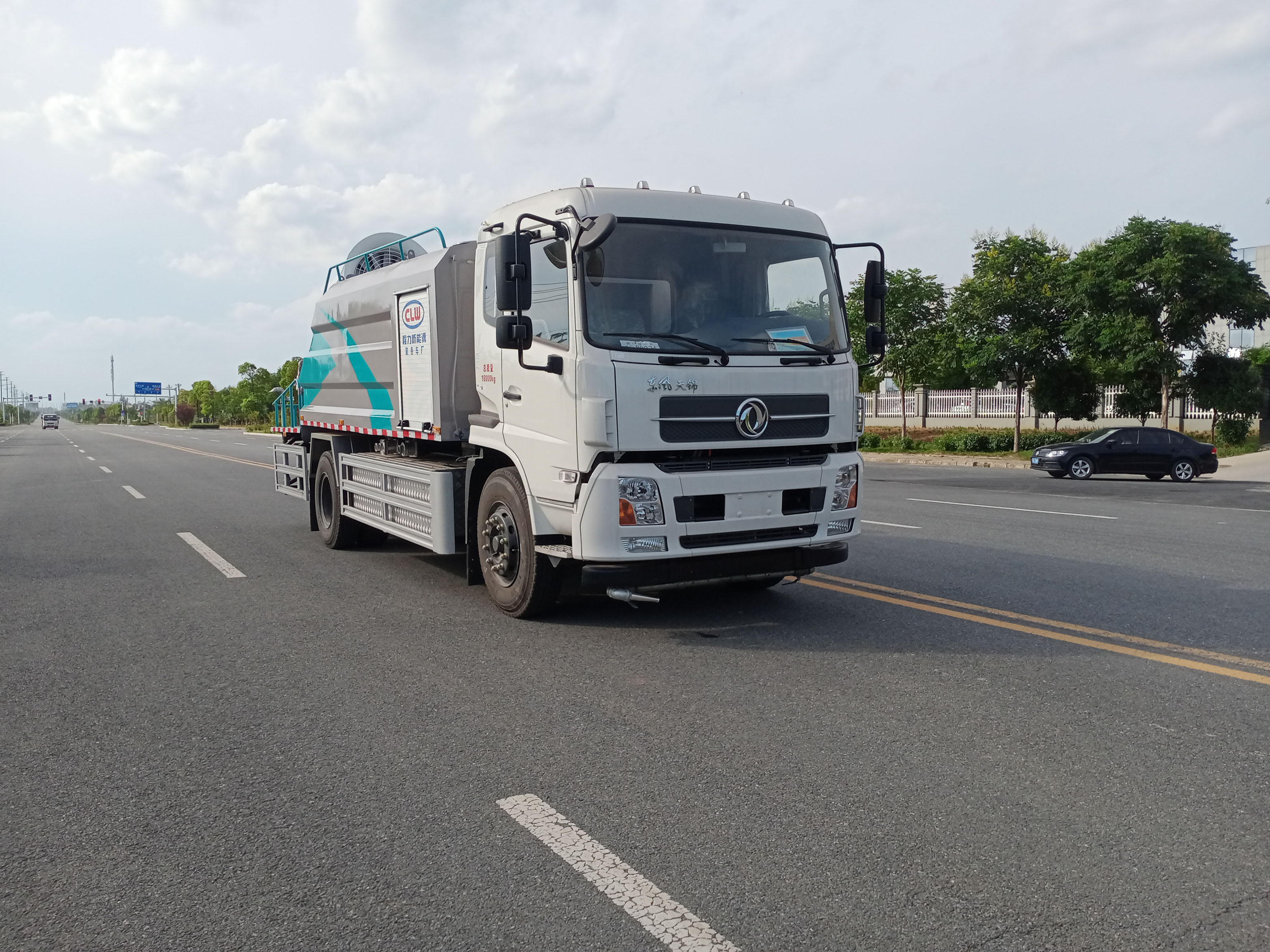 東風(fēng)天錦純電動(dòng)10方多功能抑塵車圖片1
